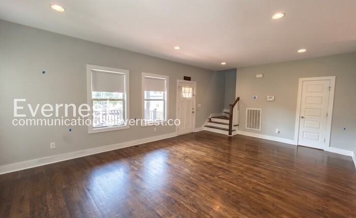 2115 Burns St - Photo 5 of 23