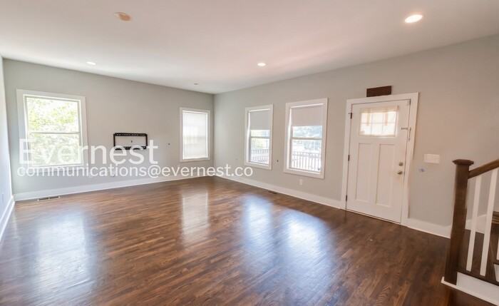 2115 Burns St - Photo 6 of 23