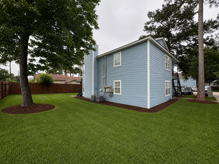 900 Holly Dr #8 - Photo 3 of 19