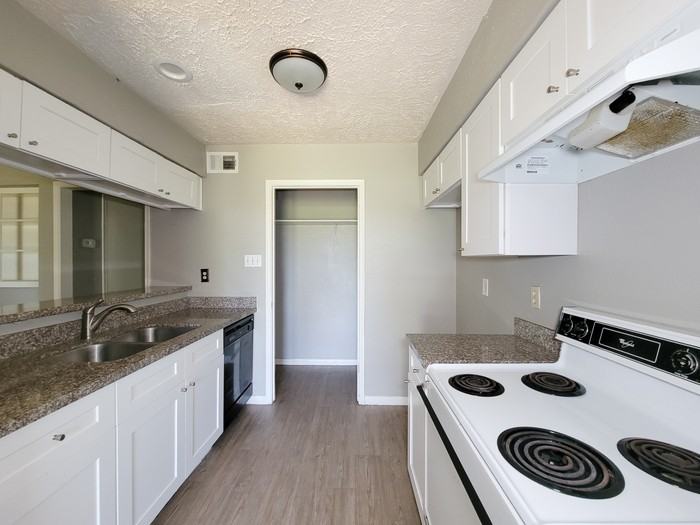 13611 Ravensway Dr #B - Photo 5 of 13