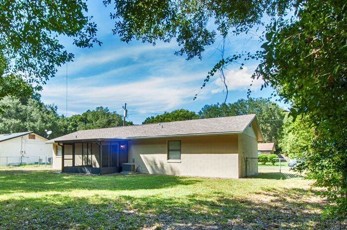 330 Dogwood Ave - Photo 6 of 19