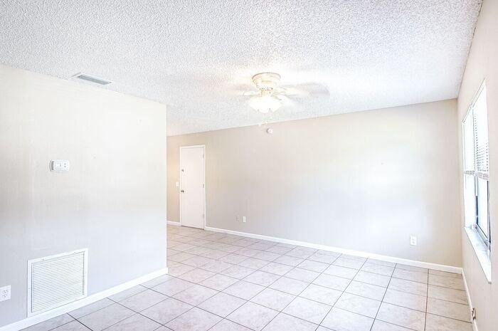 330 Dogwood Ave - Photo 7 of 19