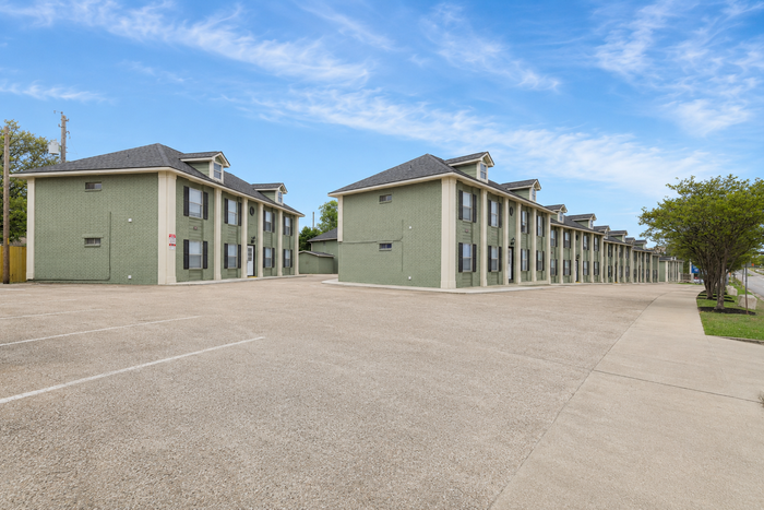 1512 Broadmoor Dr #B - Photo 3 of 24