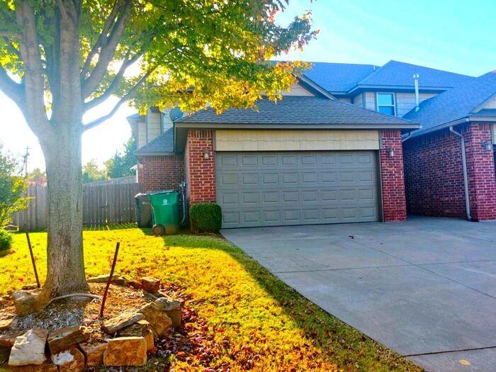 13705 Oxford Dr - Photo 2 of 40