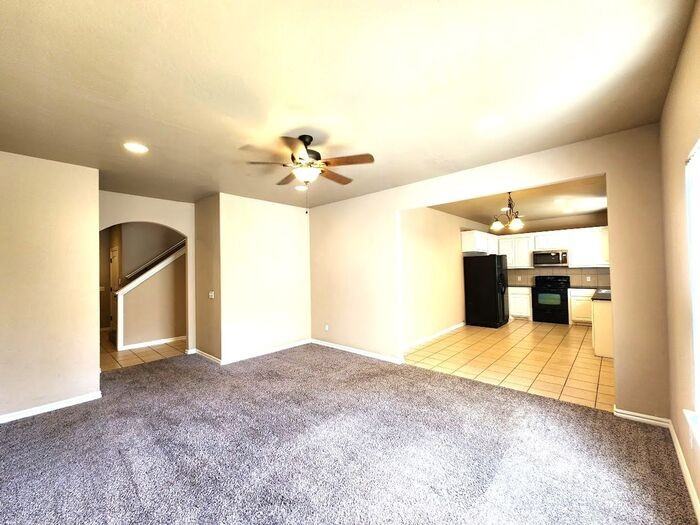 13705 Oxford Dr - Photo 6 of 40