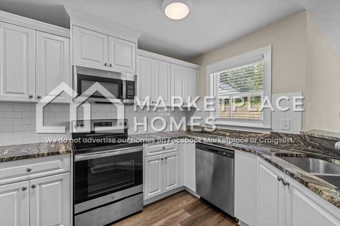 704 Chatsworth Way - Photo 6 of 30