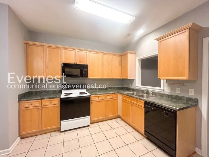 632 Parkside Cir - Photo 3 of 22