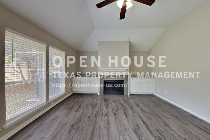 2222 Friarwood Trl - Photo 7 of 21