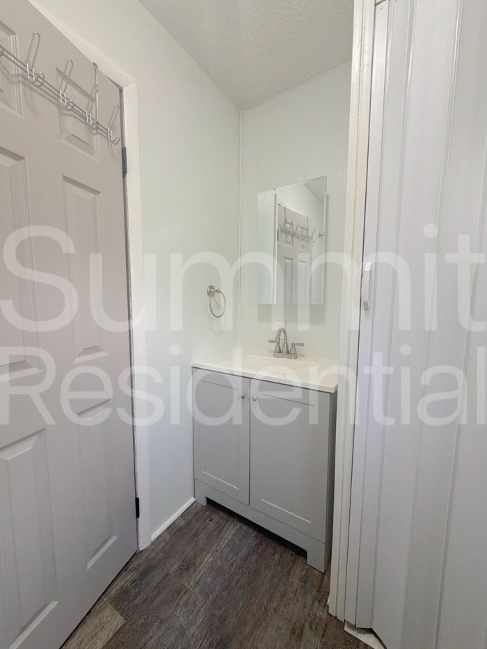 79 Martha Ave #REAR - Photo 5 of 7