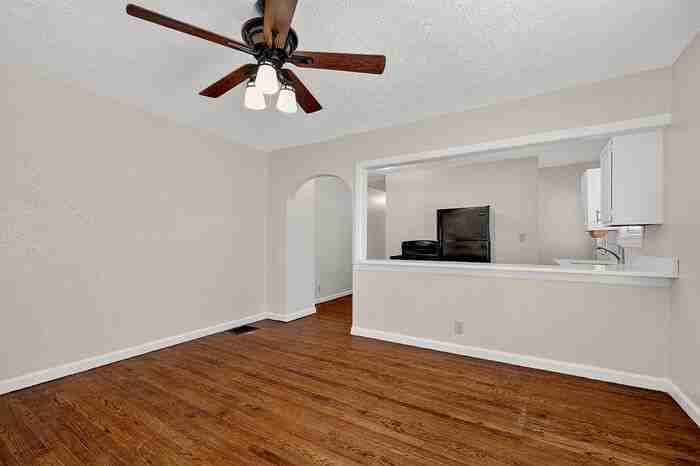 37 N Catherwood Ave - Photo 4 of 17