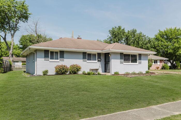 1530 S Drexel Ave - Photo 3 of 21
