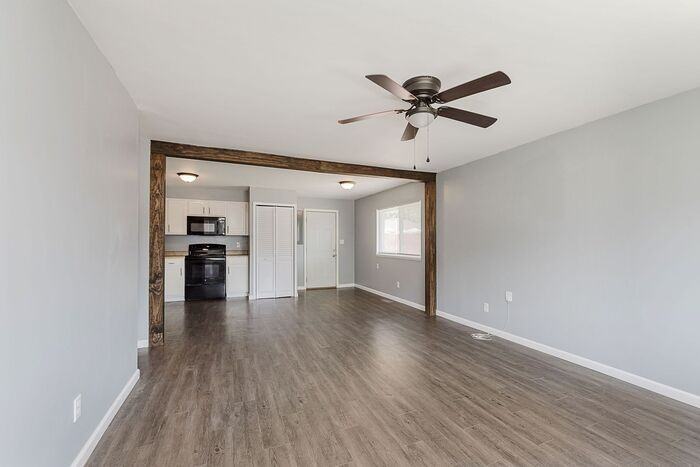 1530 S Drexel Ave - Photo 6 of 21