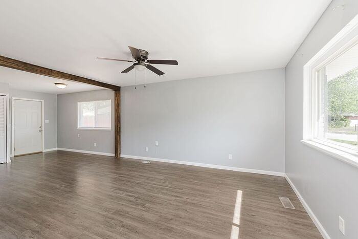 1530 S Drexel Ave - Photo 7 of 21