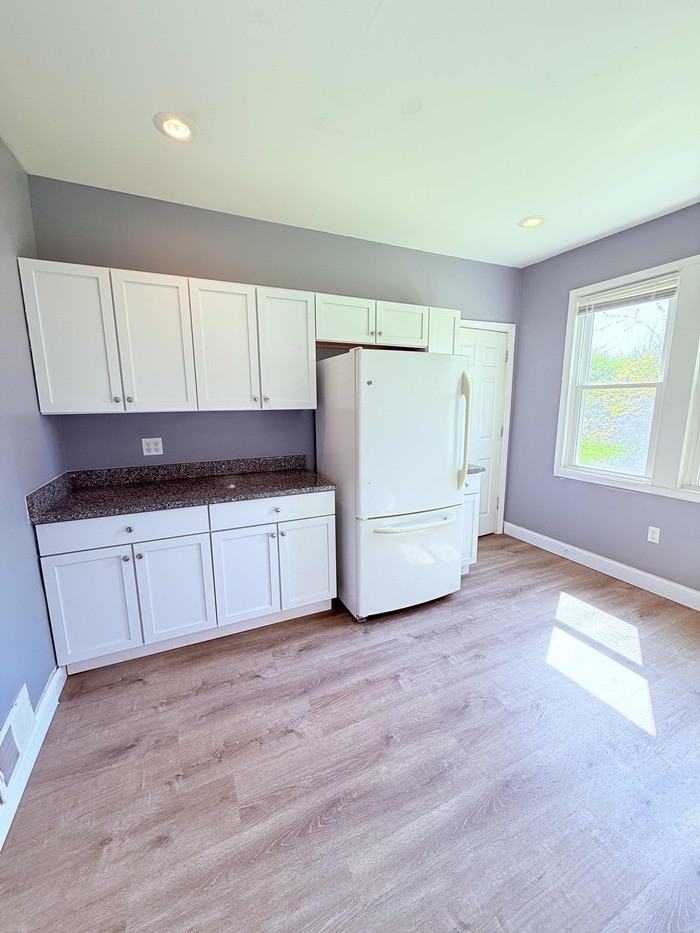 1464 Baldwin St - Photo 4 of 31
