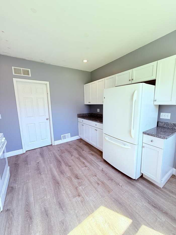 1464 Baldwin St - Photo 5 of 31