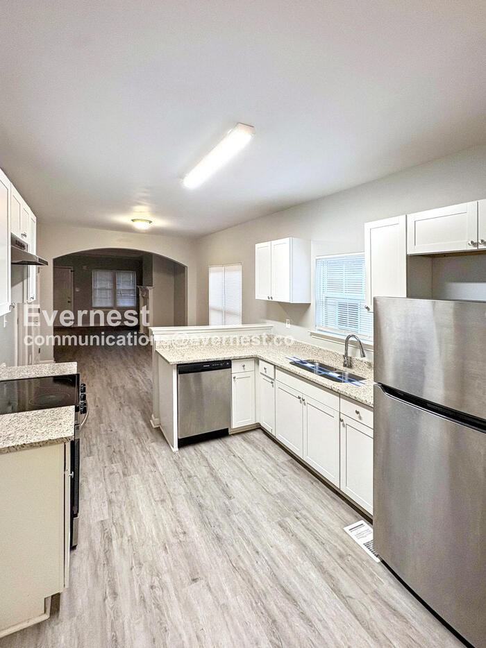 2001 Chicago Ave Nw - Photo 5 of 30