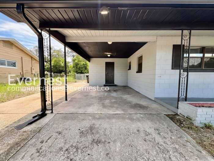 2112 Wolf Rd - Photo 2 of 27