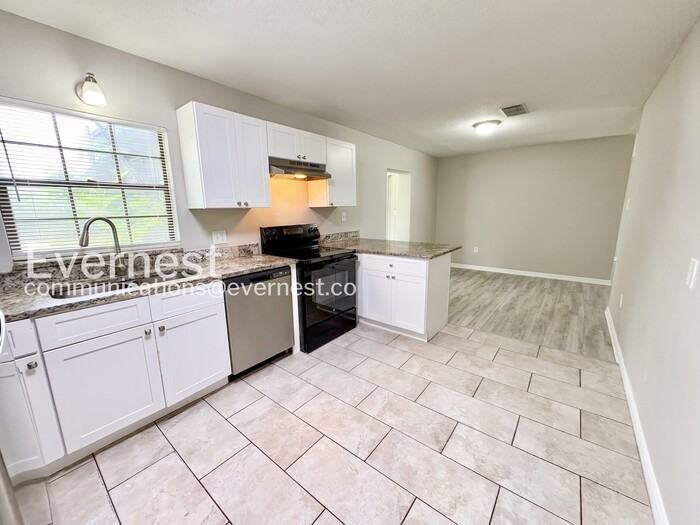 2112 Wolf Rd - Photo 4 of 27