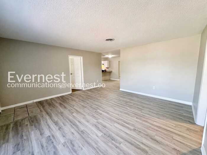 2112 Wolf Rd - Photo 5 of 27