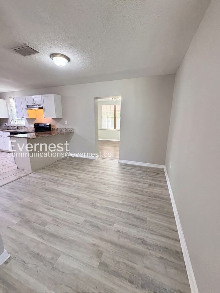 2112 Wolf Rd - Photo 6 of 27