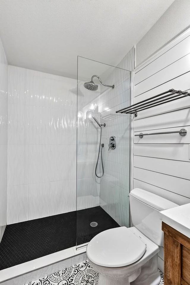 5929 32nd Ave Sw - Photo 3 of 40