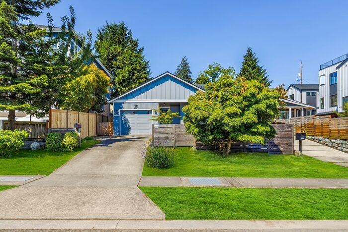 5929 32nd Ave Sw - Photo 5 of 40