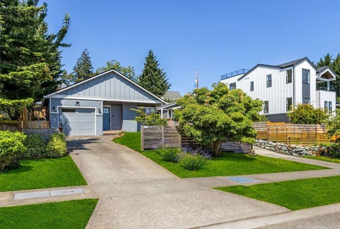 5929 32nd Ave Sw - Photo 6 of 40