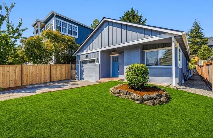 5929 32nd Ave Sw - Photo 7 of 40