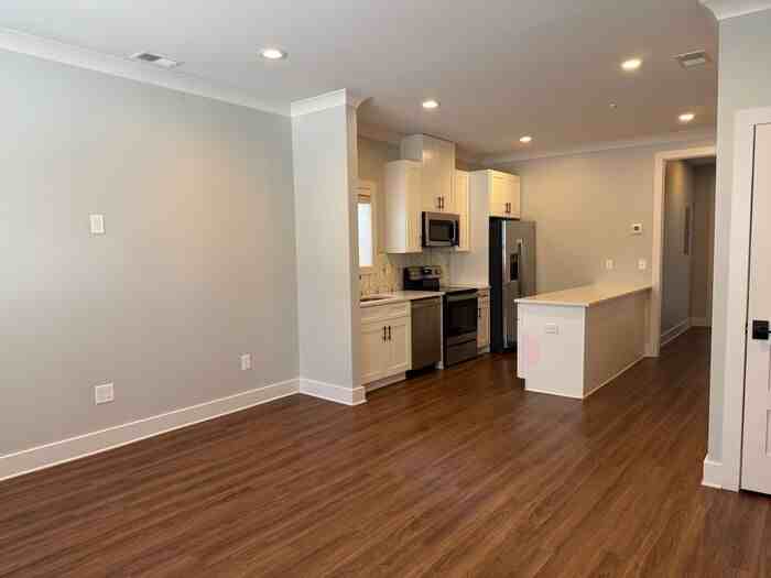 805B Bradford Ave #102