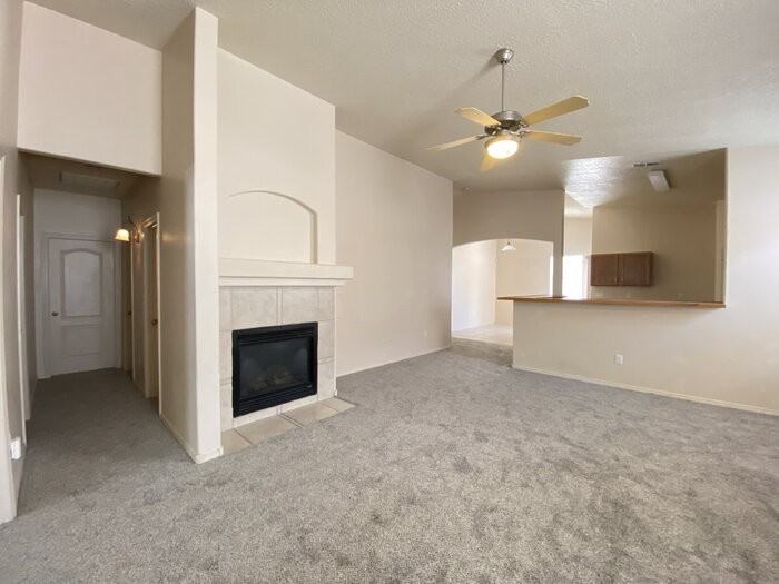 1613 Veridian Dr Se - Photo 2 of 31