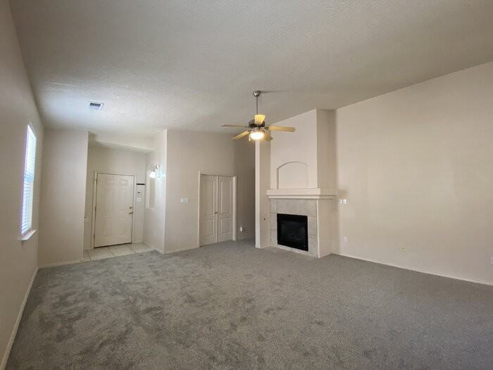 1613 Veridian Dr Se - Photo 3 of 31