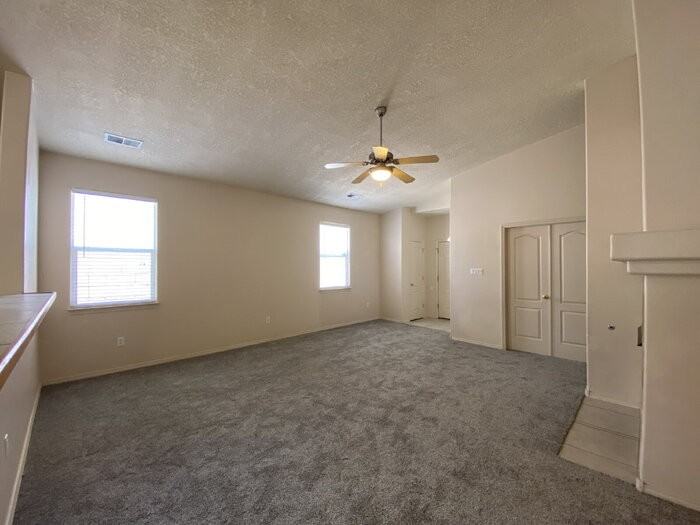1613 Veridian Dr Se - Photo 4 of 31