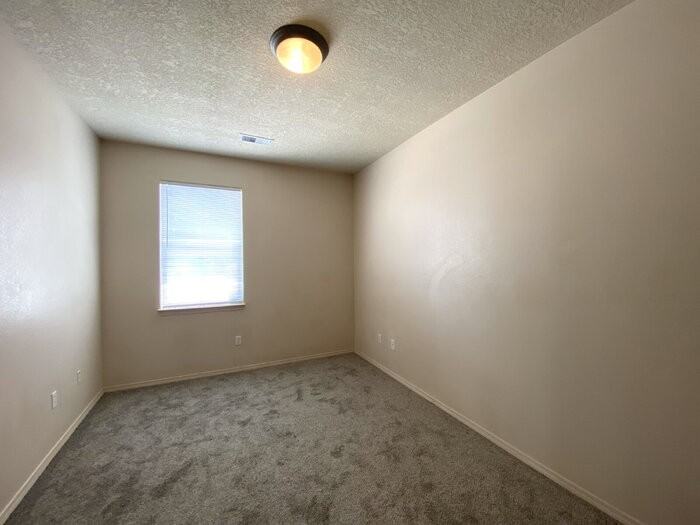 1613 Veridian Dr Se - Photo 5 of 31