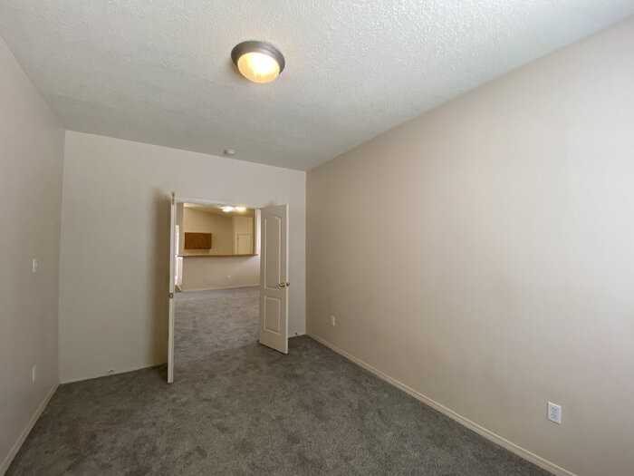 1613 Veridian Dr Se - Photo 6 of 31