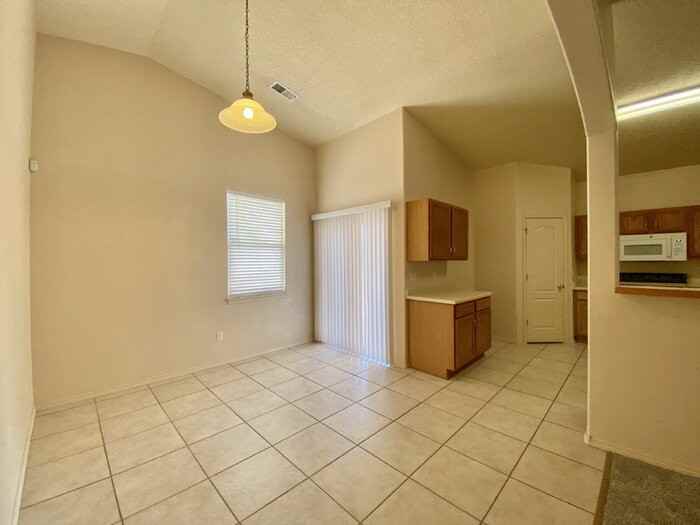 1613 Veridian Dr Se - Photo 7 of 31