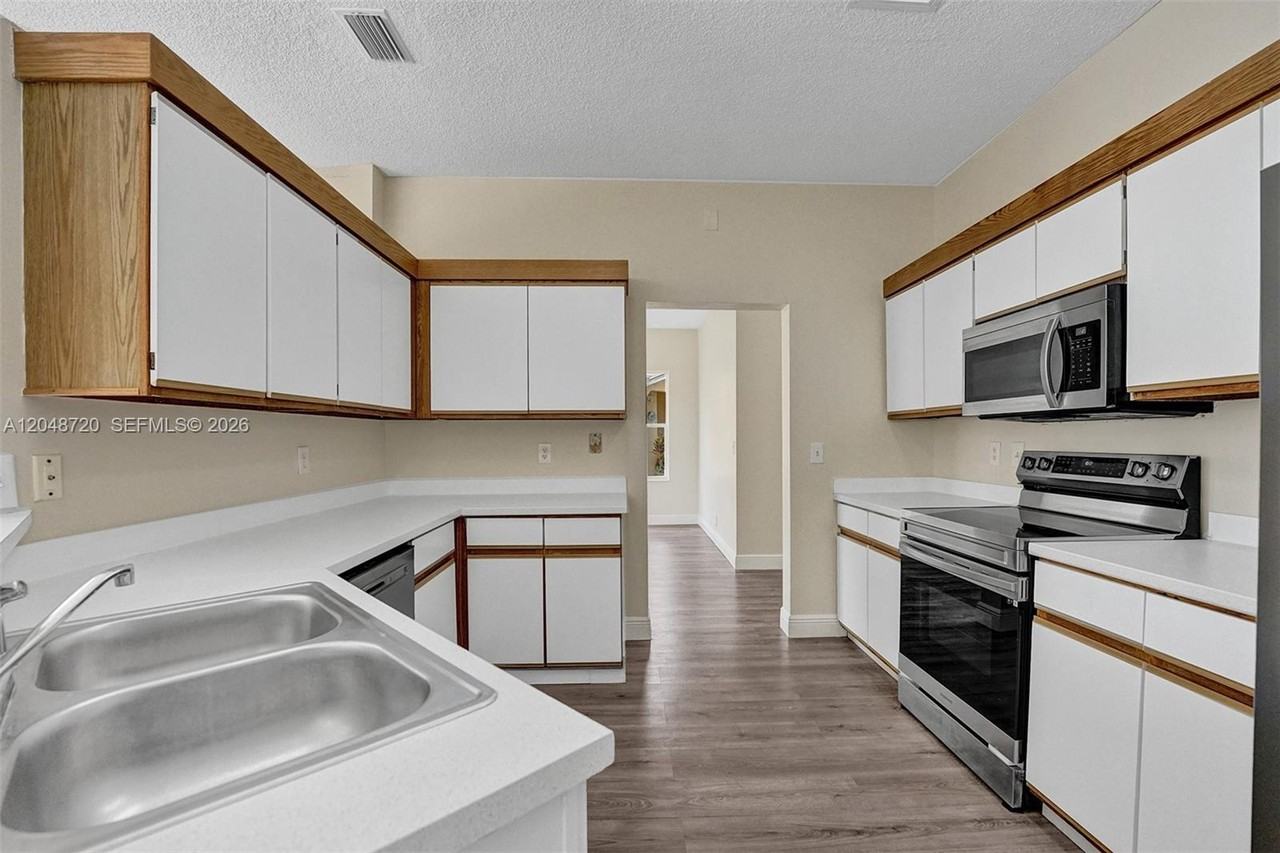 1224 Sussex Street - Photo 4 of 8