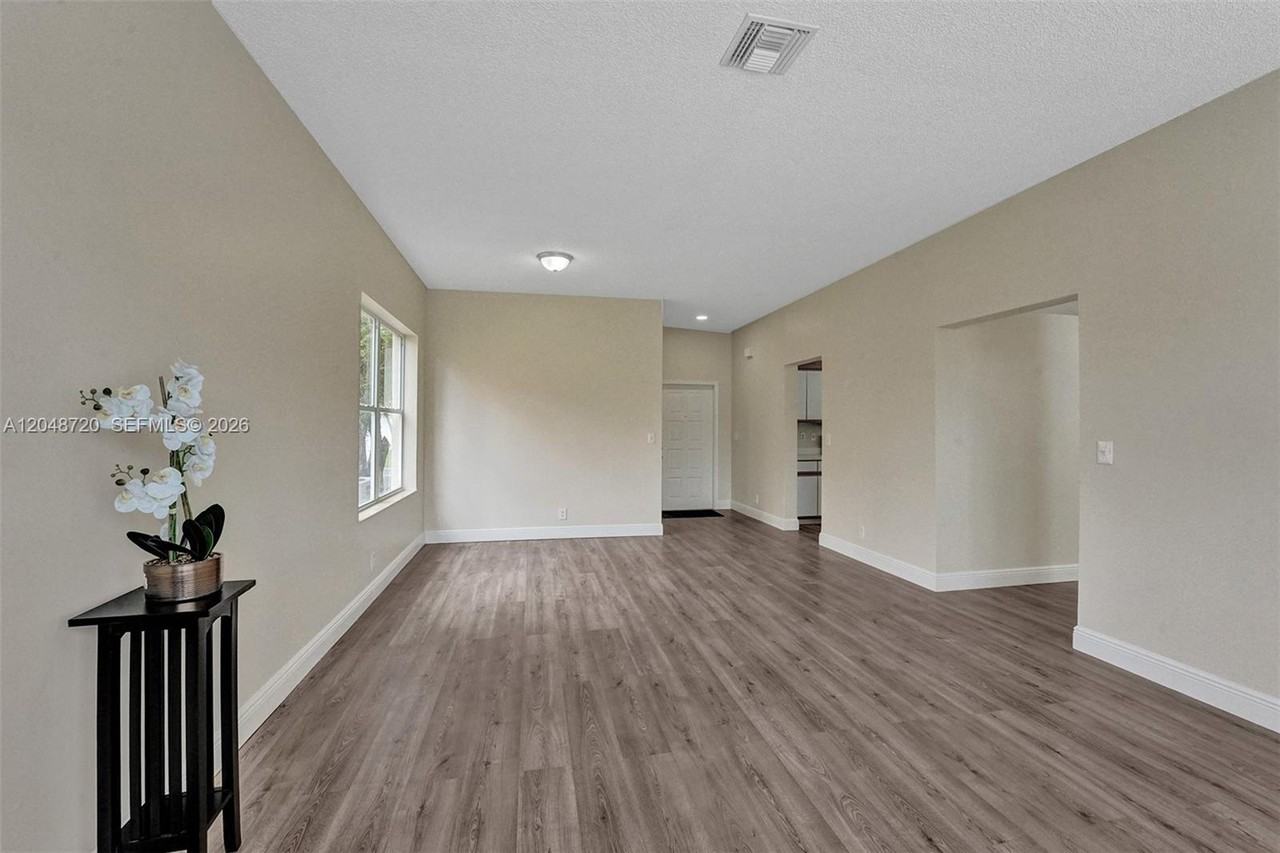 1224 Sussex Street - Photo 5 of 8
