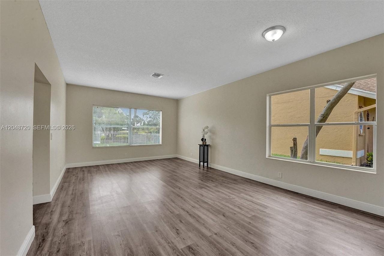 1224 Sussex Street - Photo 2 of 8