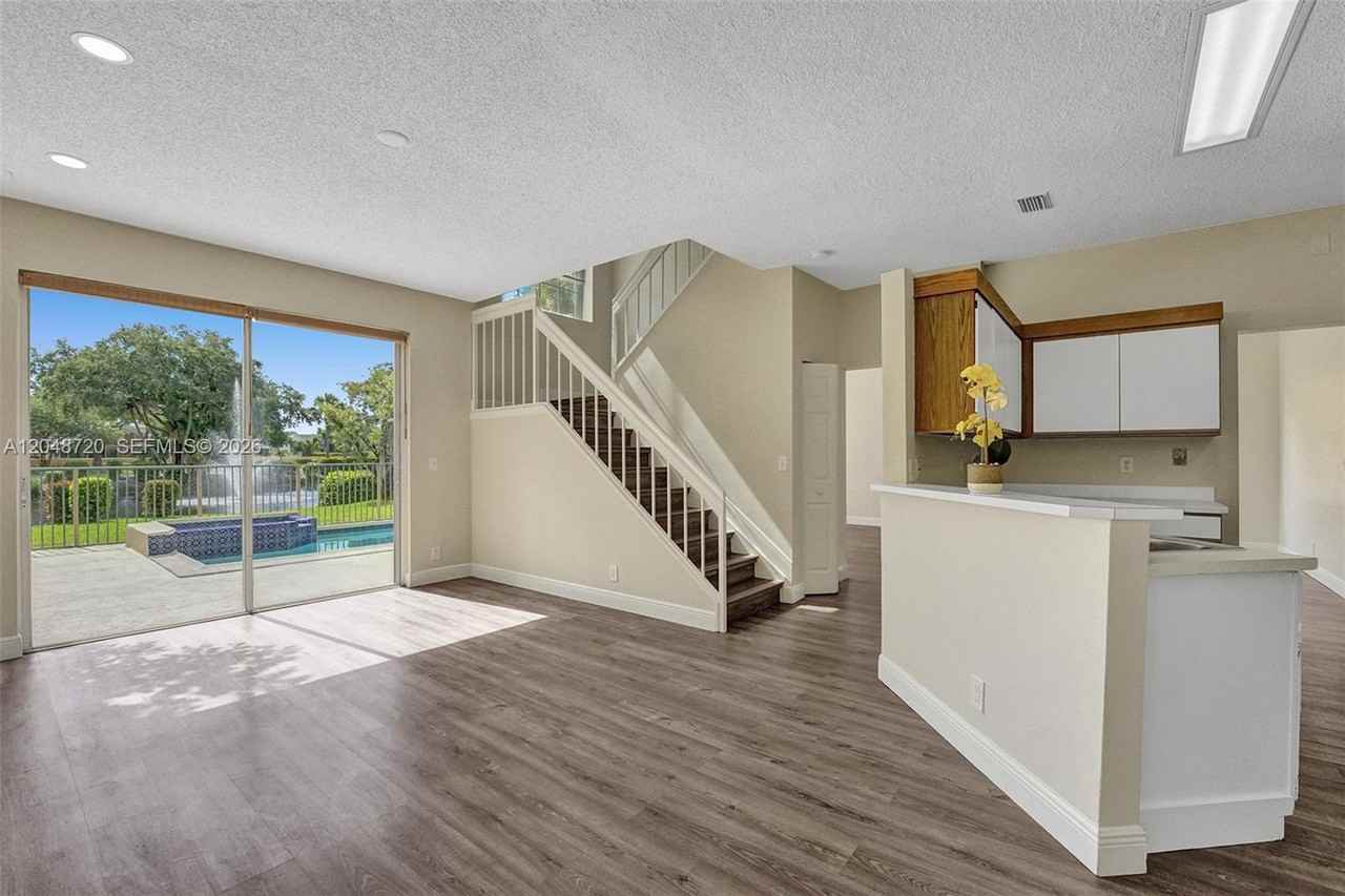 1224 Sussex Street - Photo 3 of 8