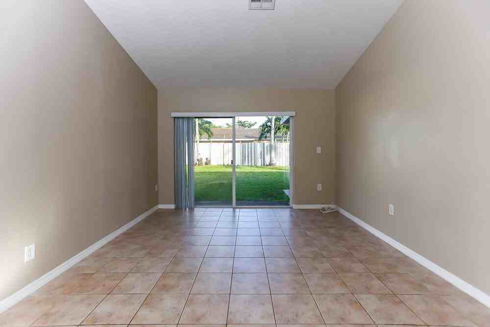 18081 Sw 152nd Ct - Photo 2 of 17