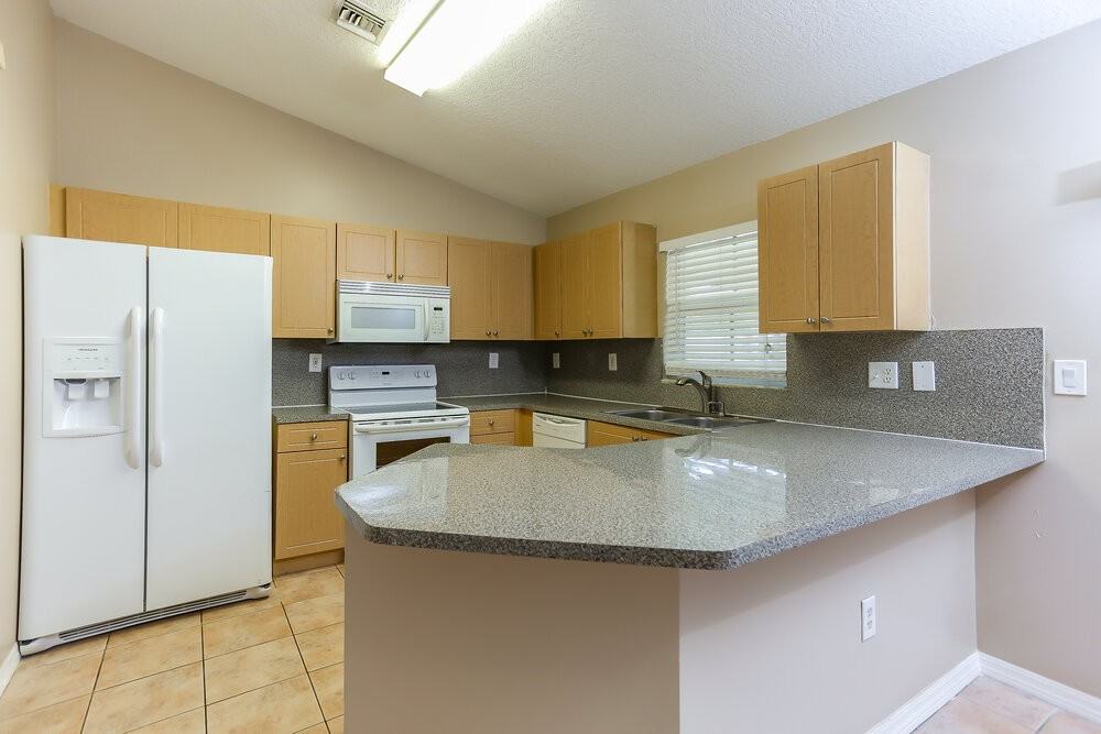 18081 Sw 152nd Ct - Photo 4 of 17