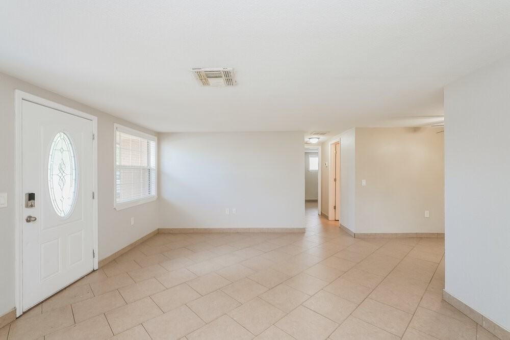 6024 Boxwood Dr - Photo 4 of 16