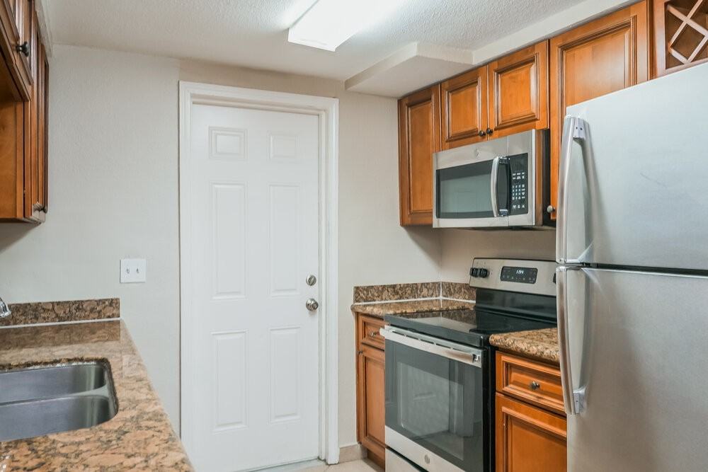6024 Boxwood Dr - Photo 7 of 16