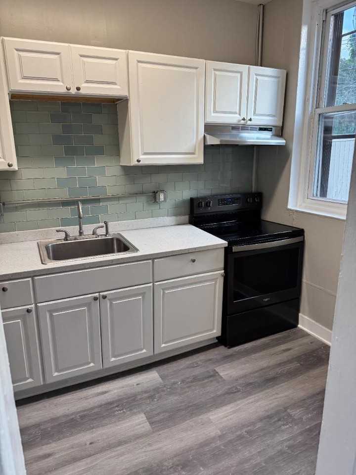 220 N 6th ST APTS LLC - Photo 4 of 16