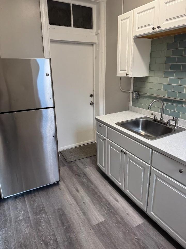 220 N 6th ST APTS LLC - Photo 5 of 16