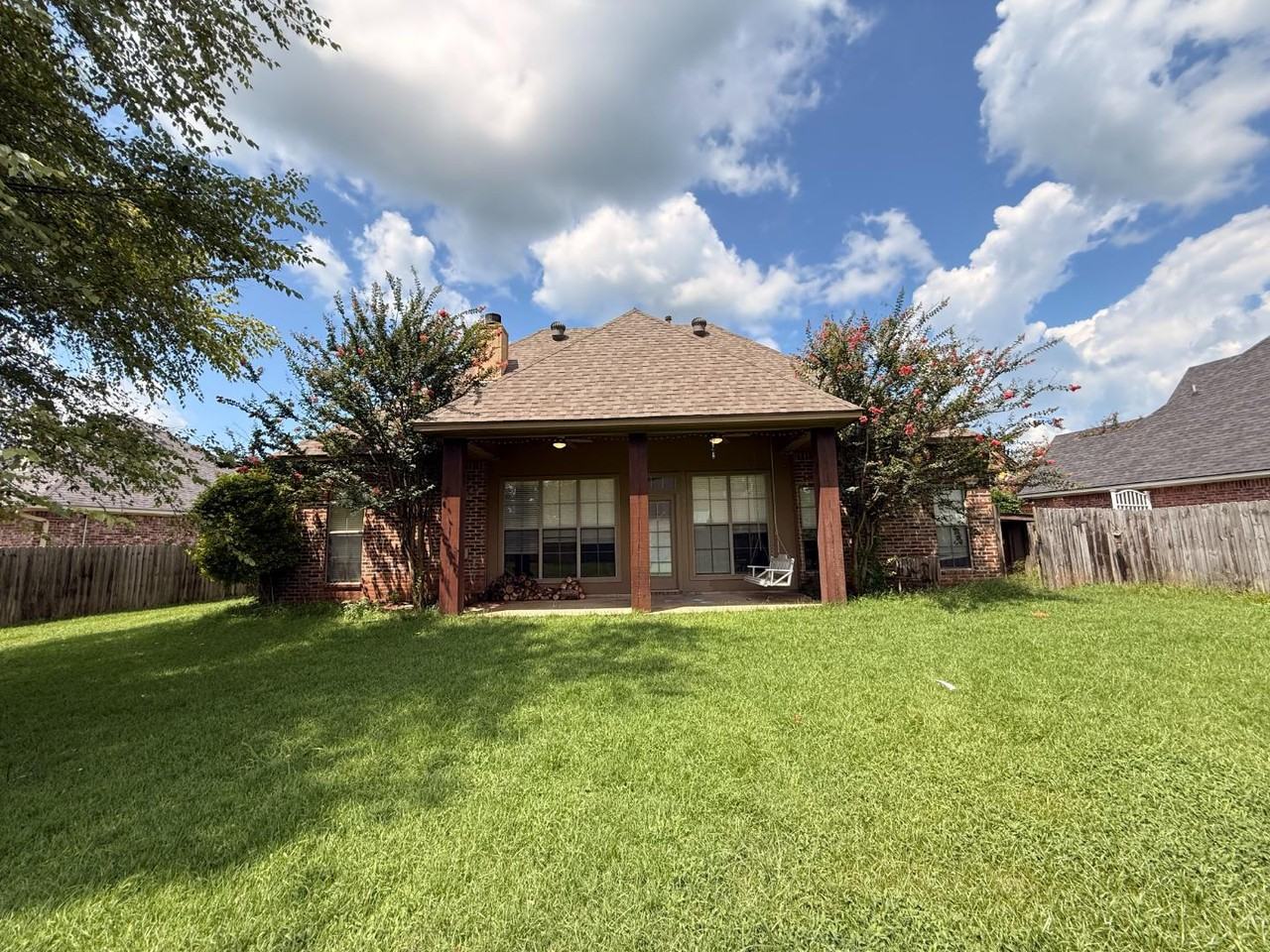 218 Ixworth Ave - Photo 4 of 11