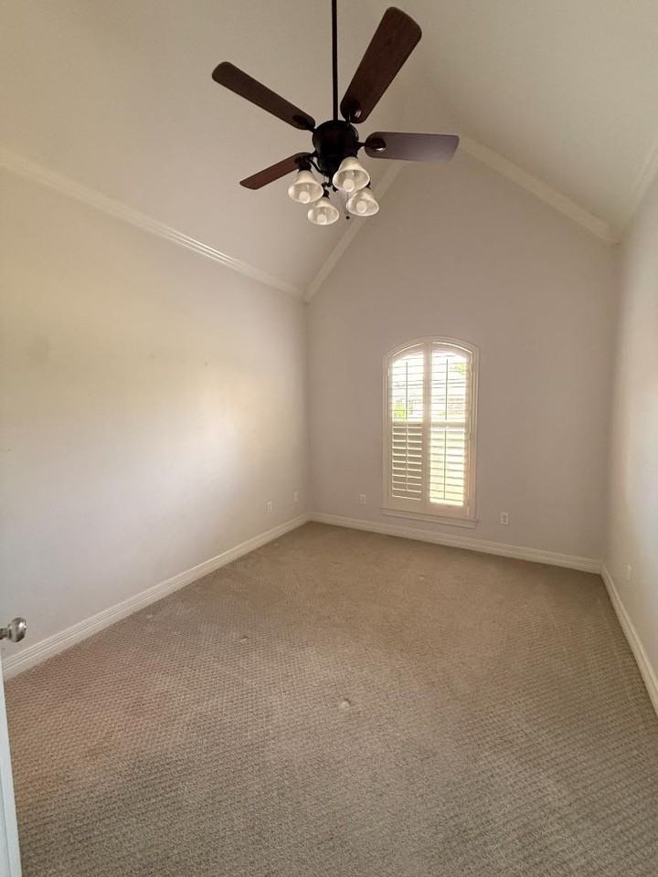 218 Ixworth Ave - Photo 6 of 11