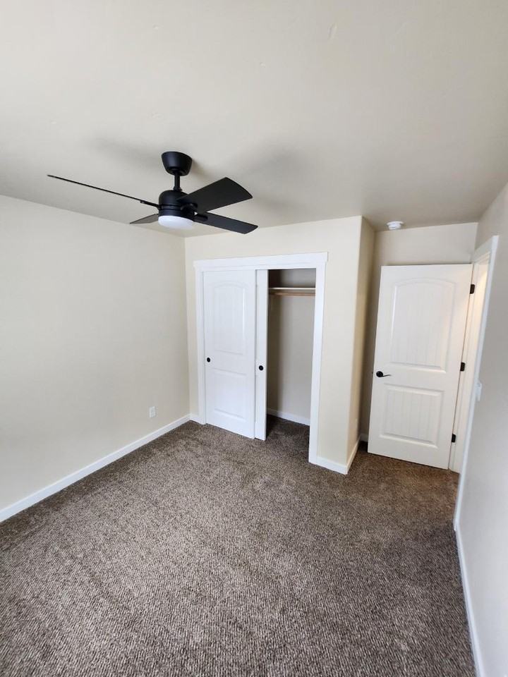 1304 N Buchanan St - Photo 4 of 10