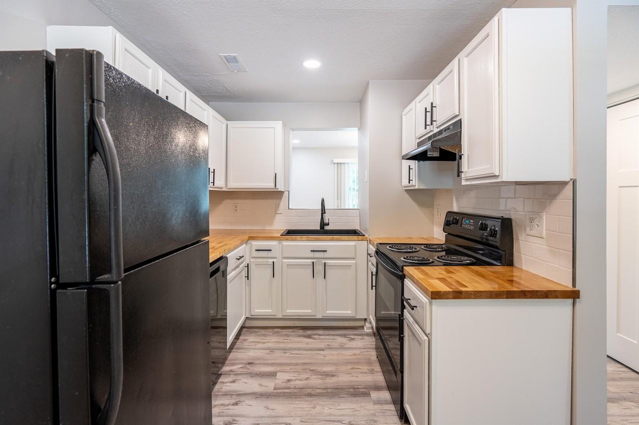 1315 South Senate Avenue - Photo 7 of 19