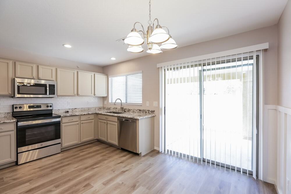 7302 S 253rd Ave - Photo 6 of 16